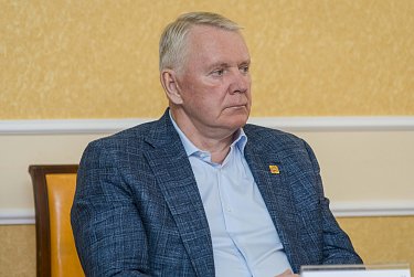 Руководство Заксобрания и лидеры фракций встретились с губернатором Евгением Солнцевым